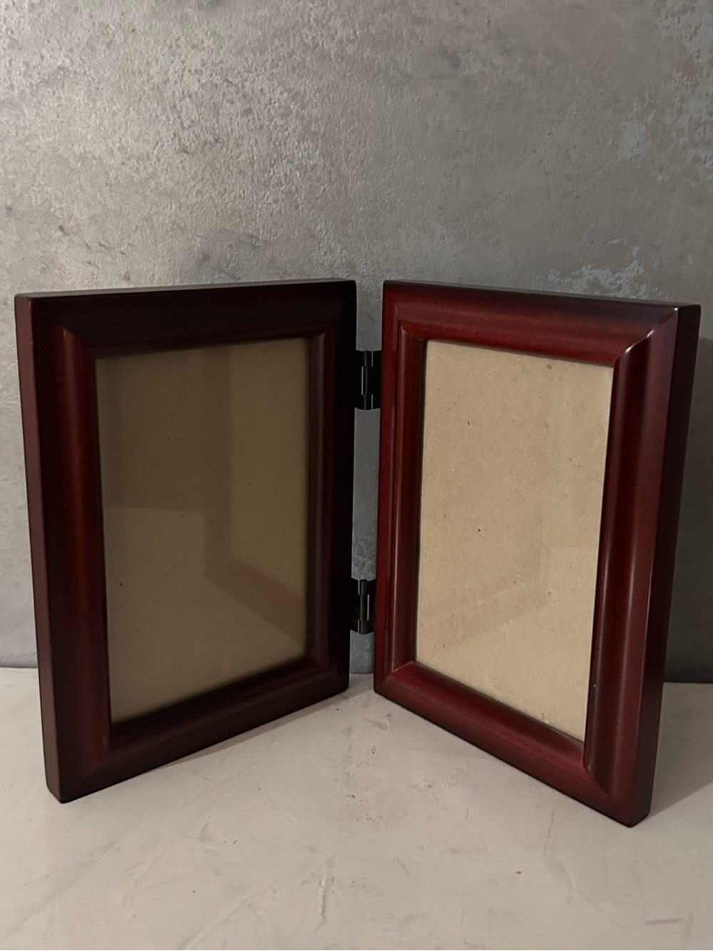 VINTAGE WOOD BI-FOLD PICTURE FRAME DARK CHERRY FITS 4X6 MADE IN THAILAND